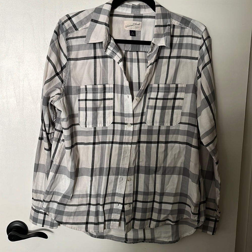 Good condition! Size Medium Universal Thread Flannel